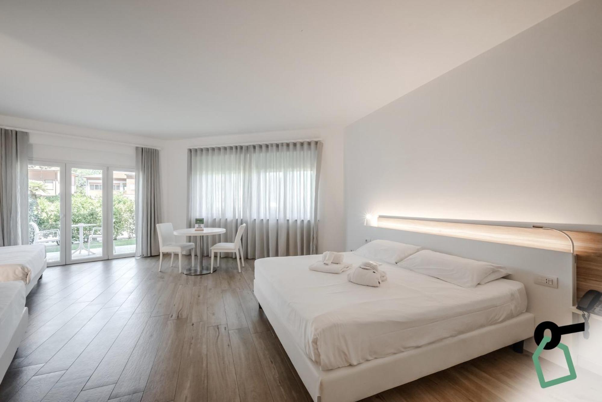 Hotiday Room Collection - Tirrenia Εξωτερικό φωτογραφία