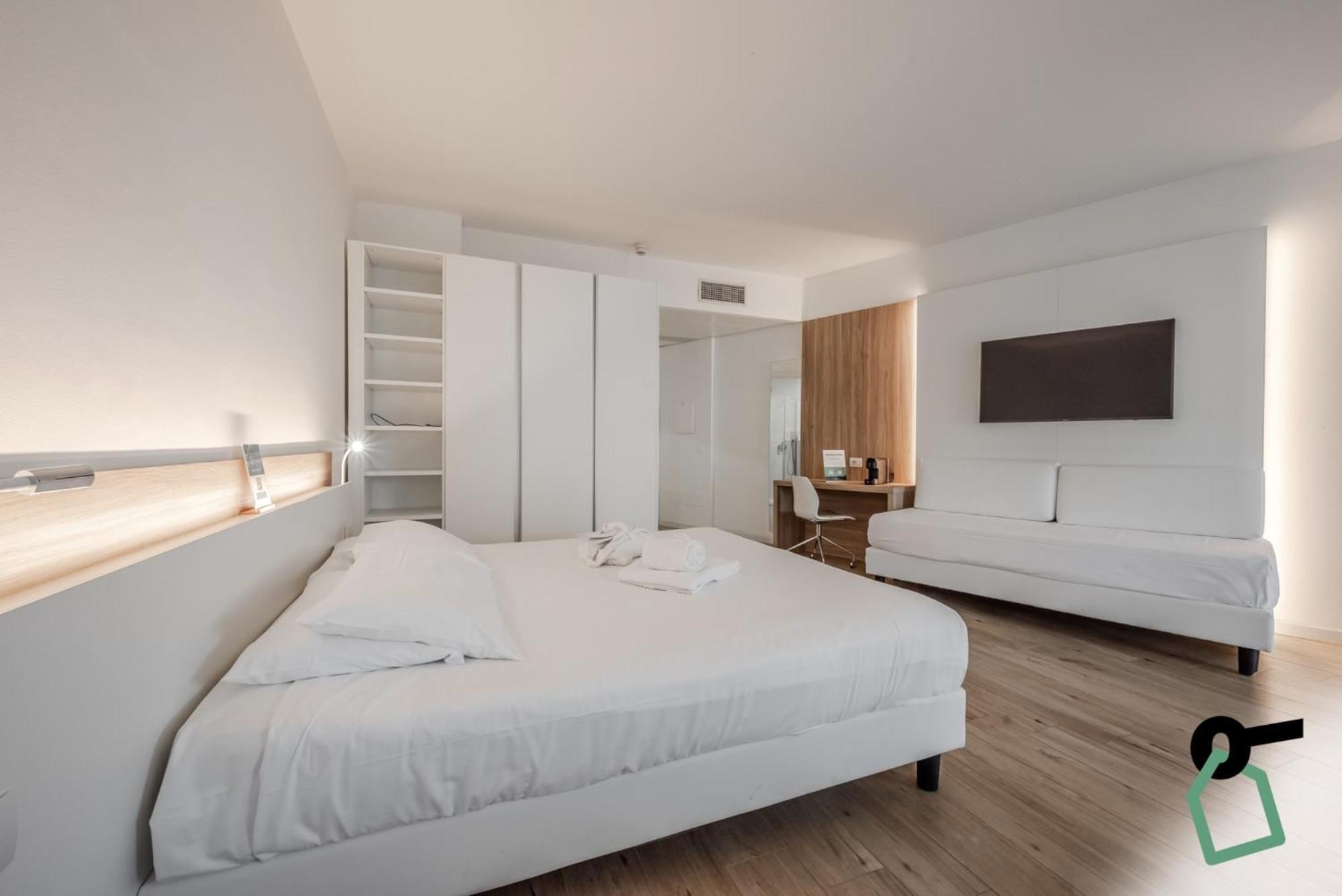 Hotiday Room Collection - Tirrenia Εξωτερικό φωτογραφία