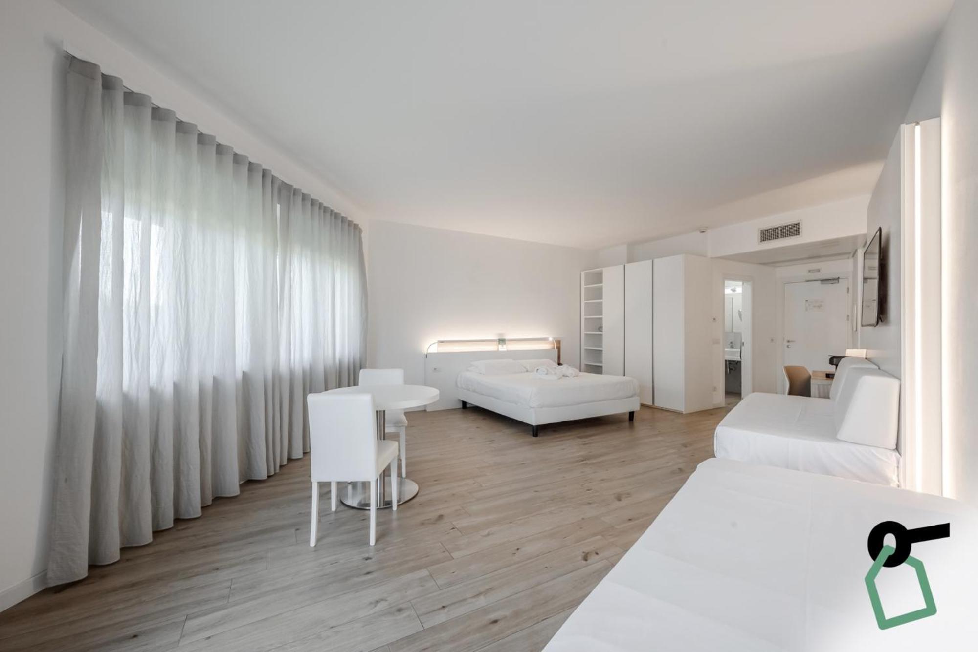 Hotiday Room Collection - Tirrenia Εξωτερικό φωτογραφία