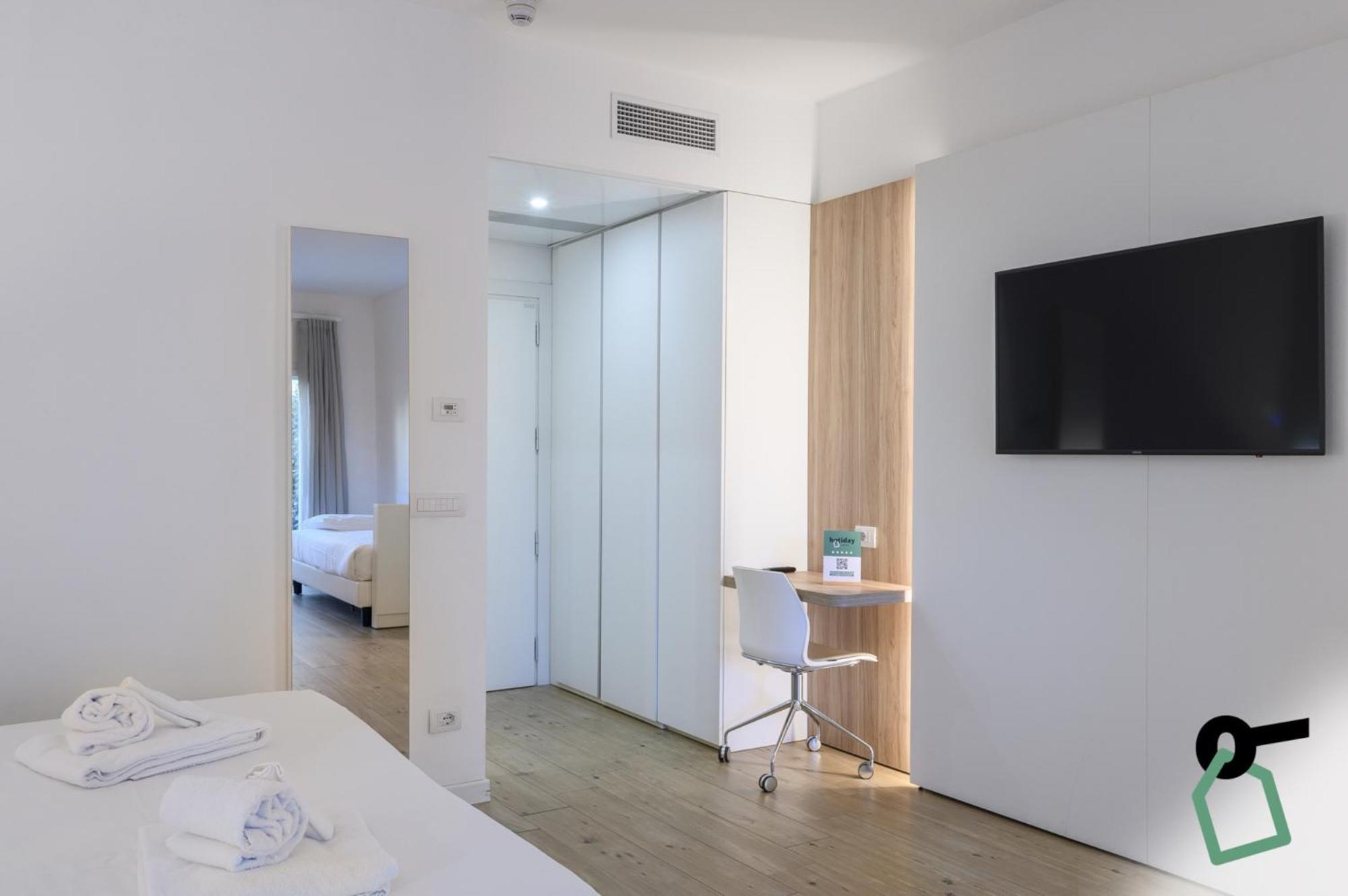 Hotiday Room Collection - Tirrenia Εξωτερικό φωτογραφία
